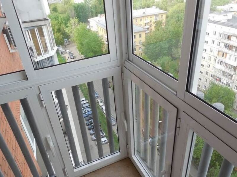 Отделка балконов и лоджий панелями ПВХ - фото 106