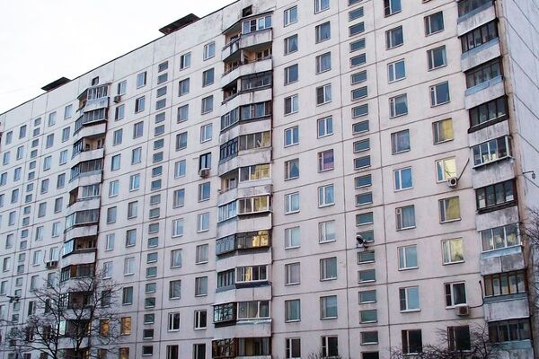 Обшивка лоджий и балконов сайдингом снаружи - фото 80